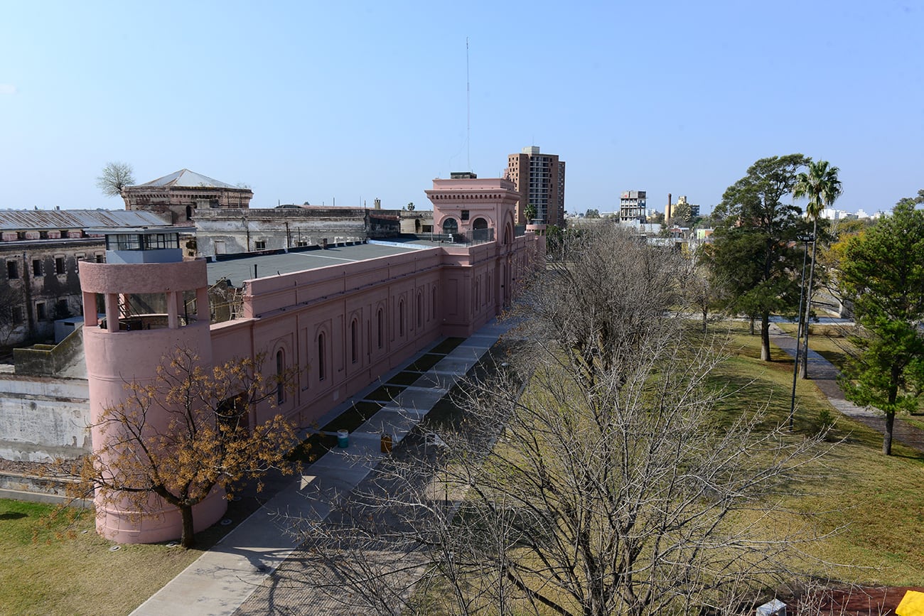 Recorrida por la ex Penitenciaría Cárcel de barrio San Martín. Avence de las Obras de parquización. (José Gabriel Hernández / La Voz)