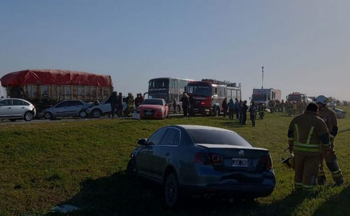 Impresionante tormenta de viento y tierra provocó choque entre 40 vehículos en autopista Rosario-Córdoba: murió una mujer