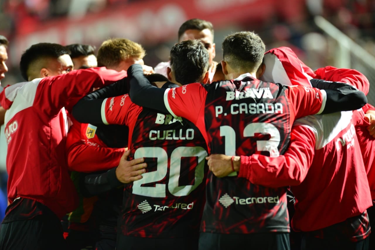 La celebración de Instituto tras la victoria ante Gimnasia de La Plata en el Monumental de Alta Córdoba. (Javier Ferreyra / La Voz)