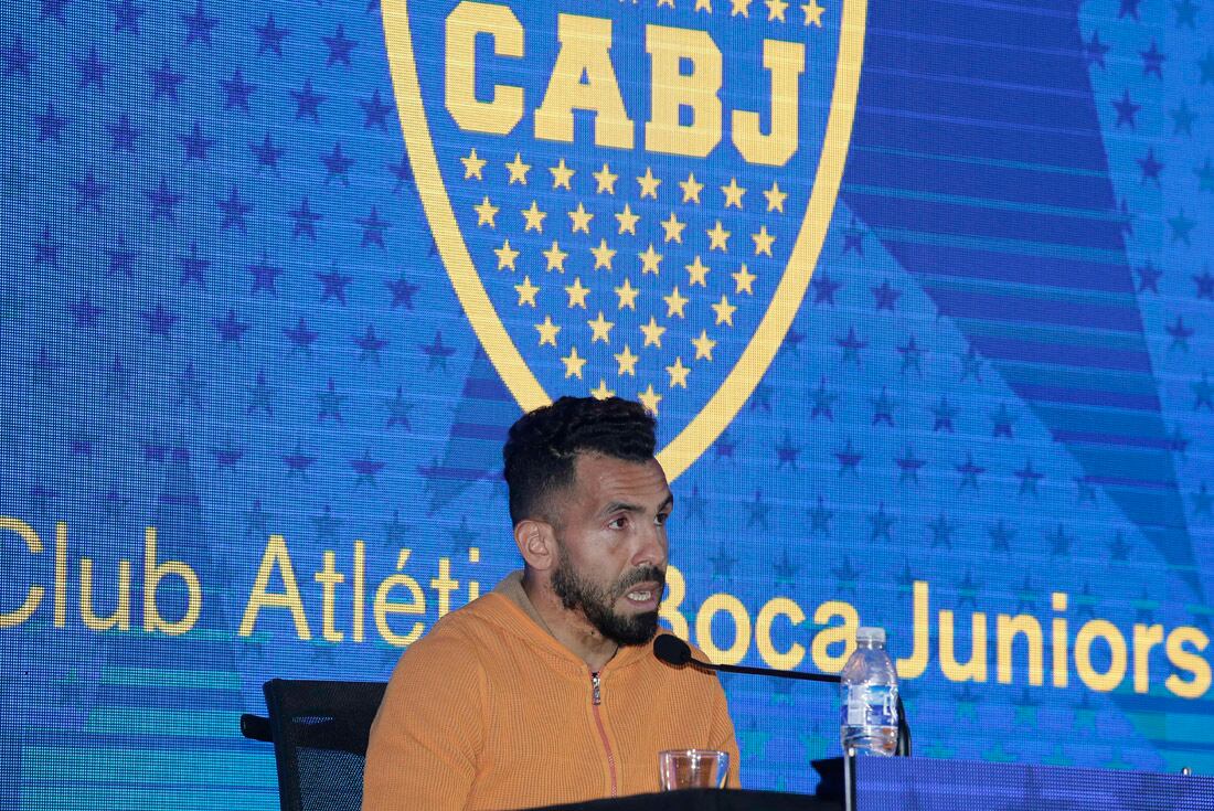 Conferencia de prensa de Carlos Tévez donde anuncia su retiro de Boca Juniors. (Télam)