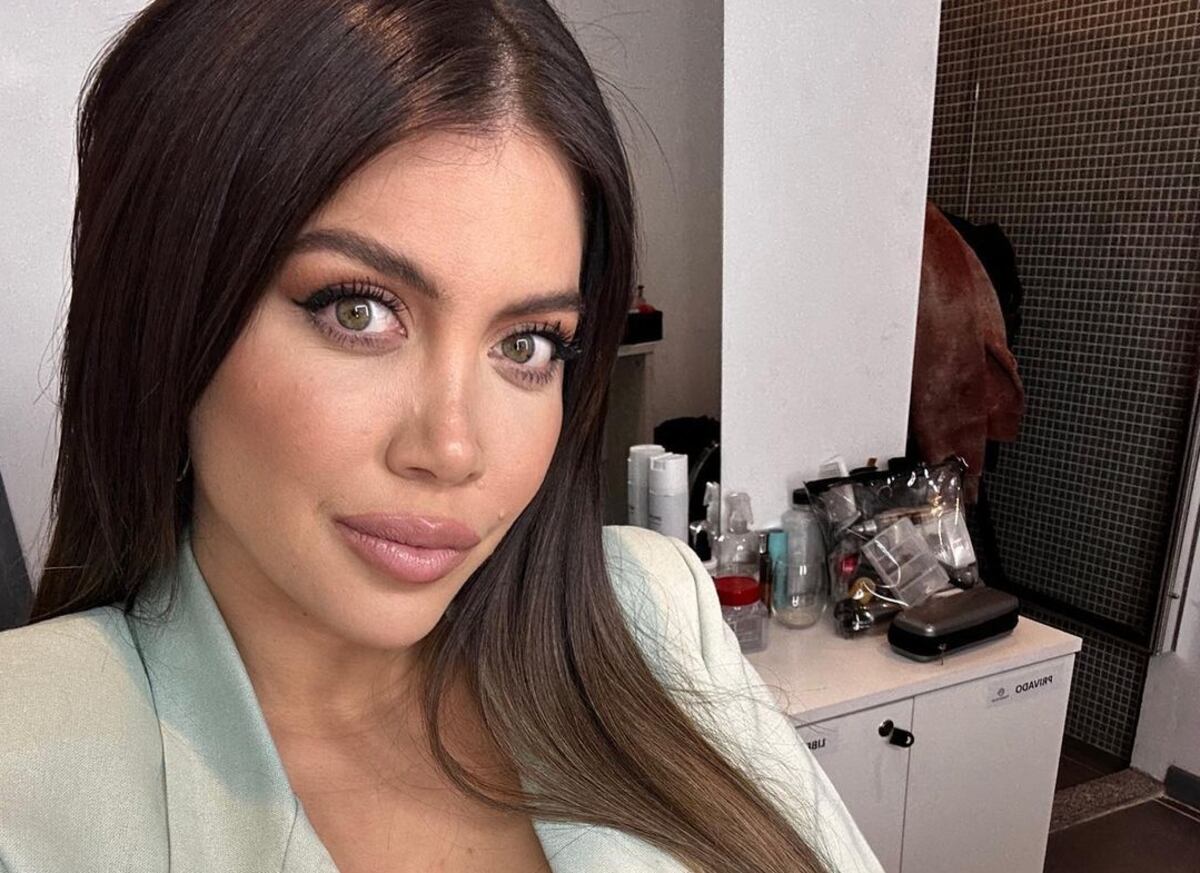 Wanda Nara posó con escotado look de cuero y subió la temperatura en Instagram