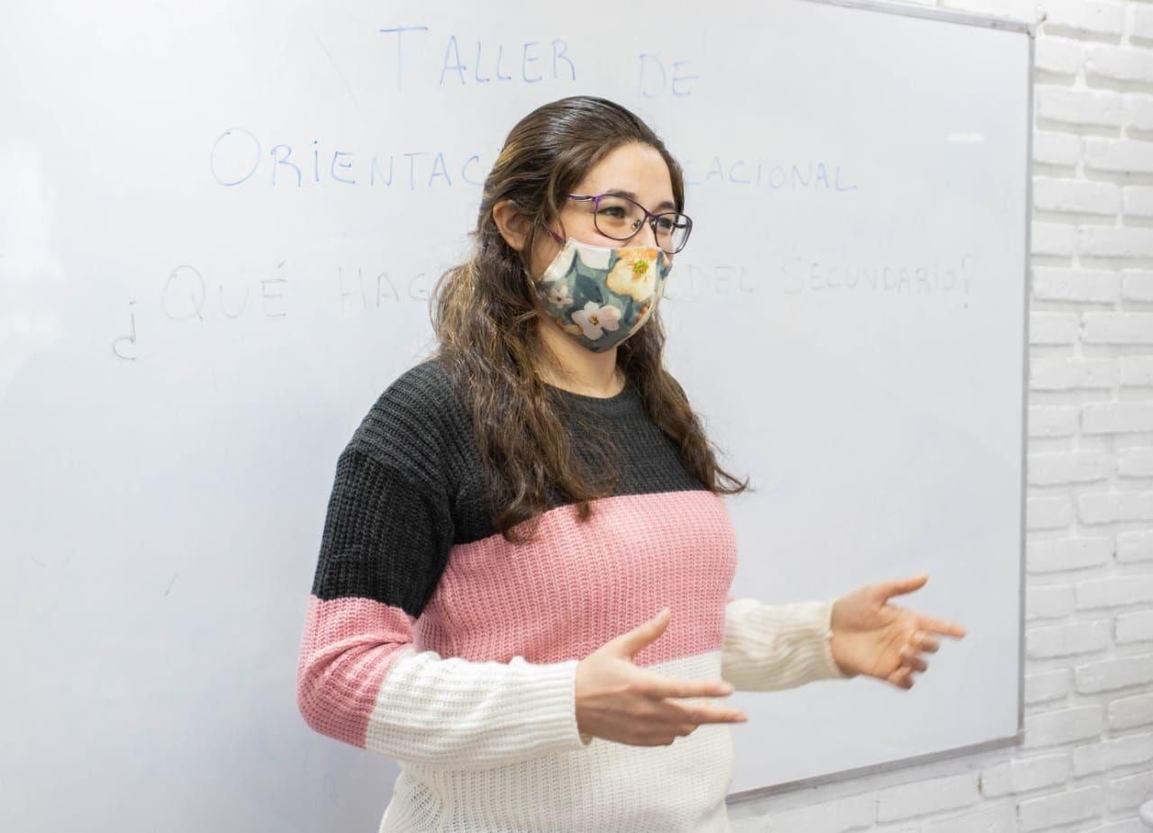 Los talleres tiene como objetivo, acompañar a los jóvenes en la toma de decisiones para su futuro laboral.