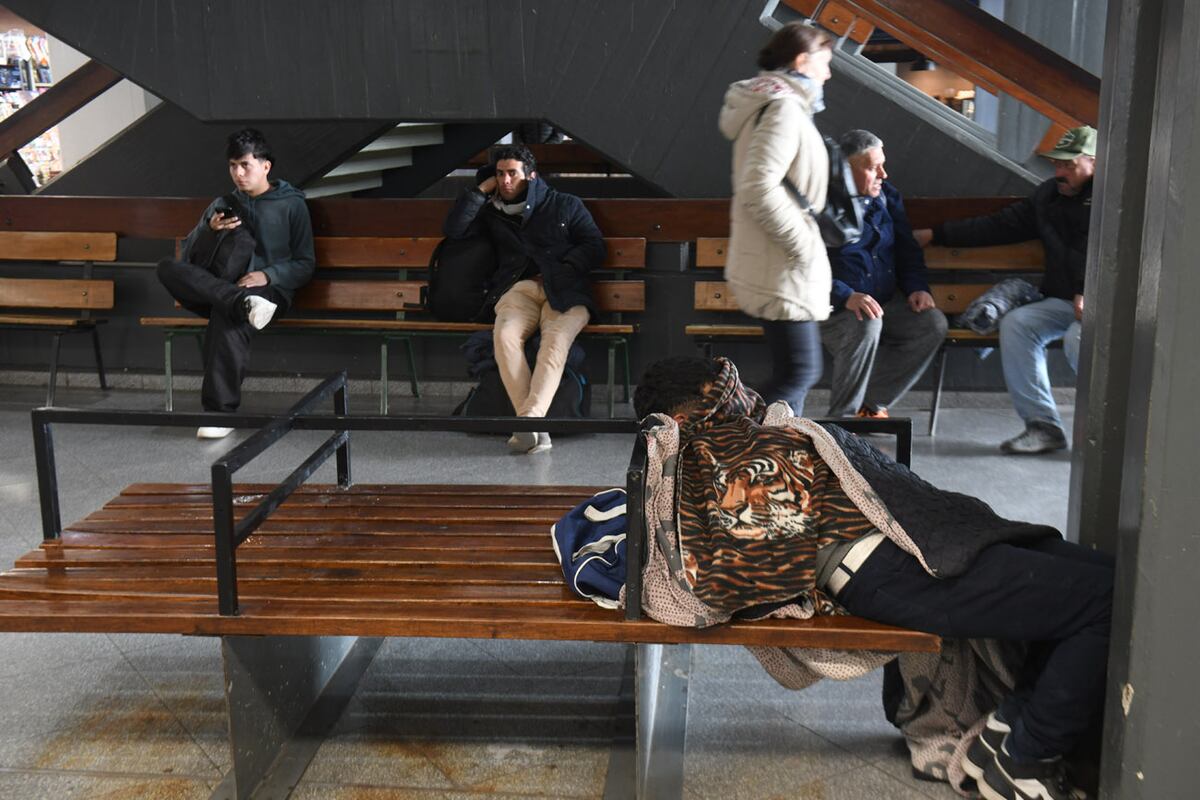 Murió una persona en situación de calle en la Terminal de Ómnibus de Córdoba