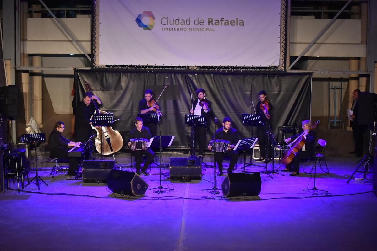 Brillante homenaje al tango en víspera de su día nacional