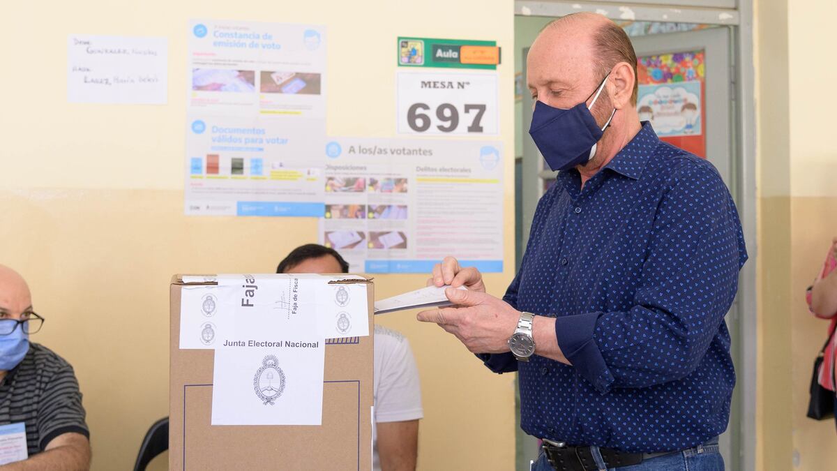 PASO 2021: Gildo Insfrán votó y destacó la “exitosa campaña de vacunación en Formosa y el país”