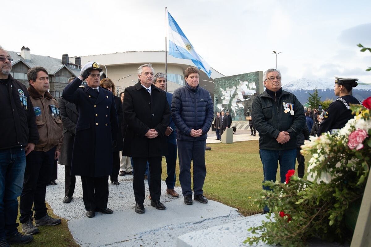 Ushuaia: el presidente Fernández realizó homenaje a los Caídos en combate durante la Guerra de Malvinas