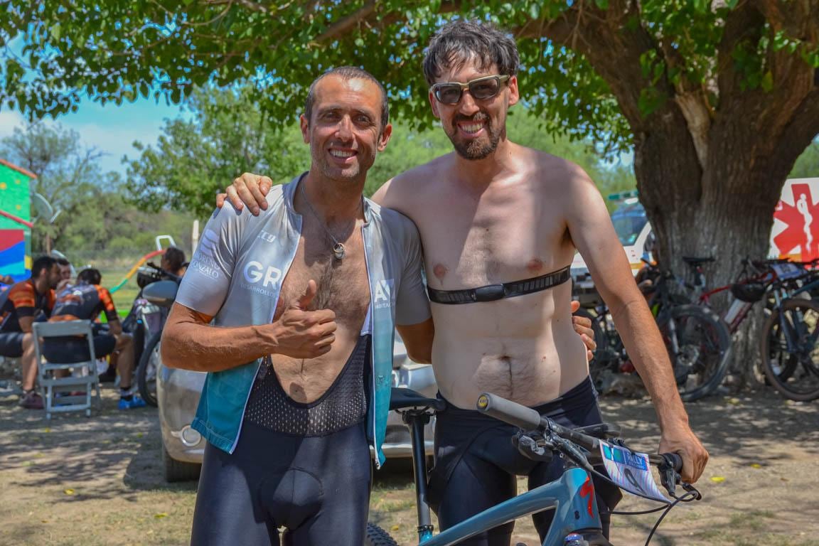 Pedalistas de Arroyito en el Rally de las Altas Cumbres 2022