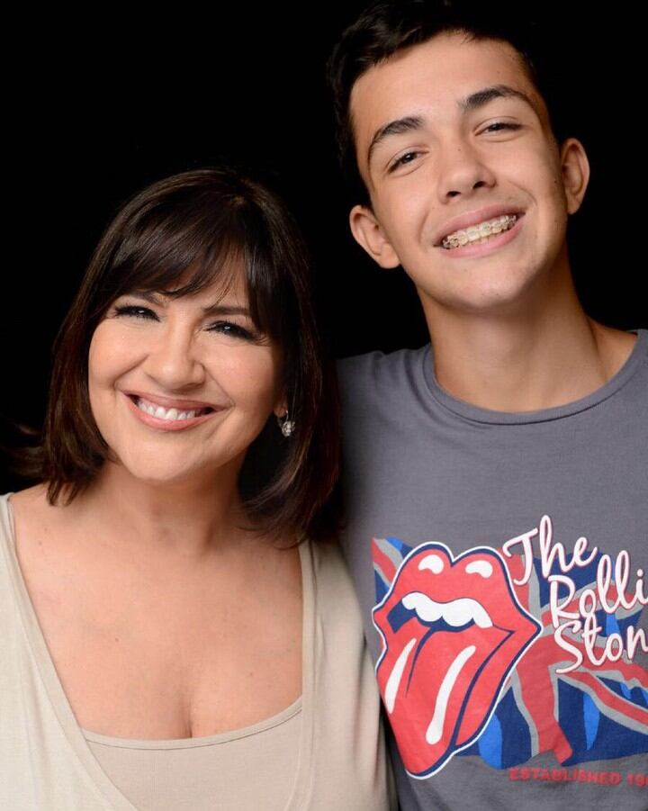 Elizabeth Vernaci junto a su hijo Vicente