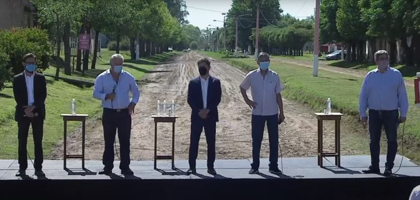 Axel Kicillof, presentación del Plan Estratégico de Mejoras de Caminos Rurales en Roque Pérez