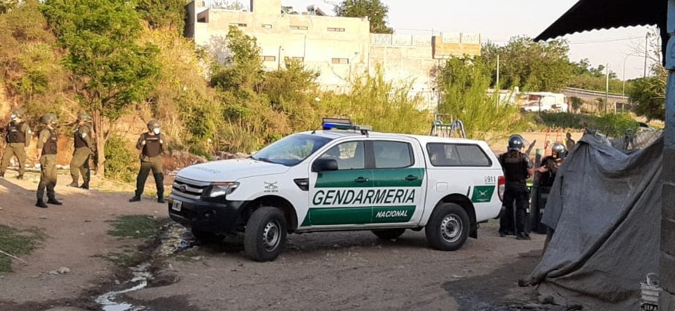 Participaron unos 60 efectivos entre diferentes divisiones de la Policía y Gendarmería nacional.