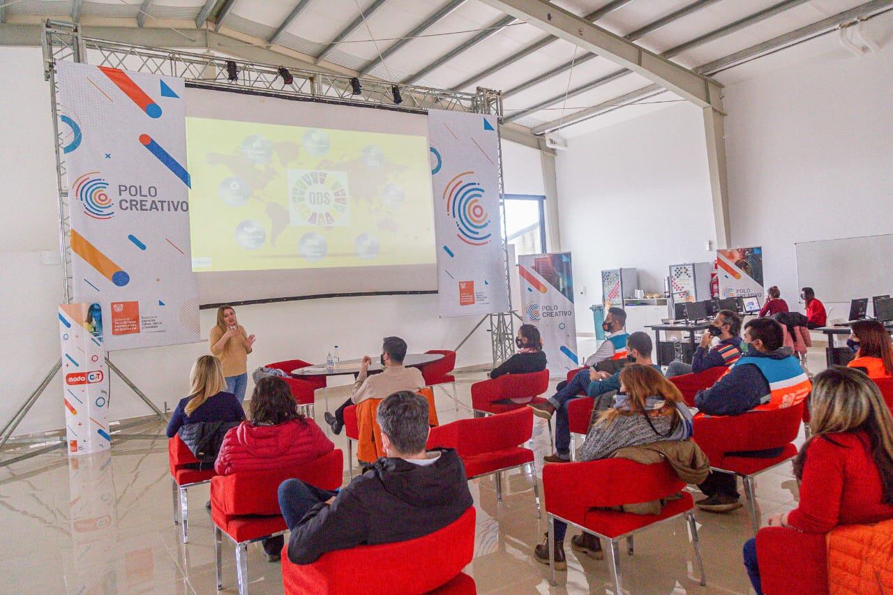 El Polo Creativo fue el escenario de la reunión, donde se capacitaron agentes que trabajan con la comunidad.
