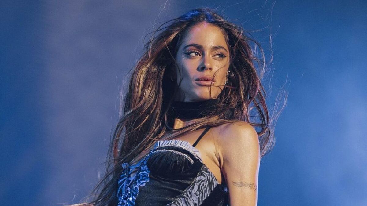 Repudiables críticas a Tini Stoessel de periodistas en su recital en Paraguay: “Mirá su ombligo”