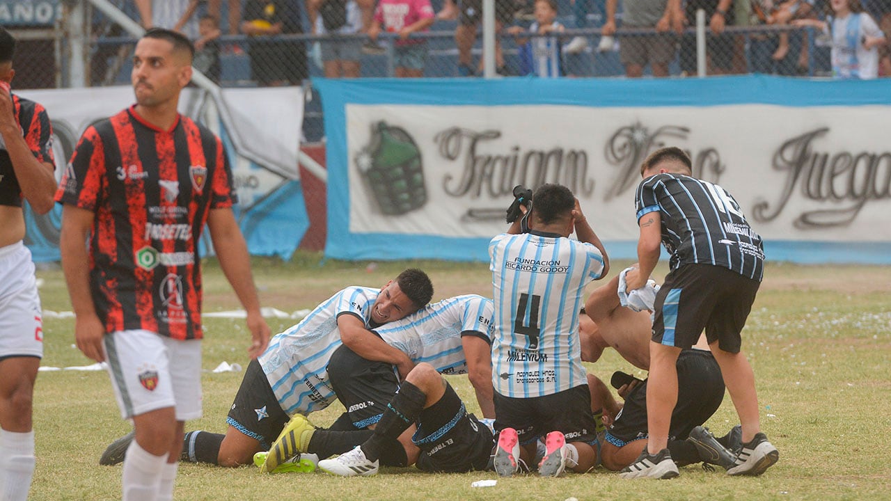 10 de Diciembre 2023  Argentino vs Fadep

Gran final del Clausura de la Liga Mendocina, Argentino vs FADEP
Foto Cristian Guzzo /  Los Andes
