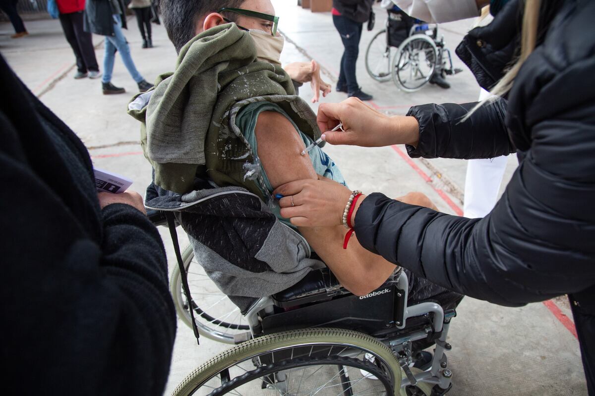 Vacunaron a personas discapacitadas de los talleres municipales de Ciudad
