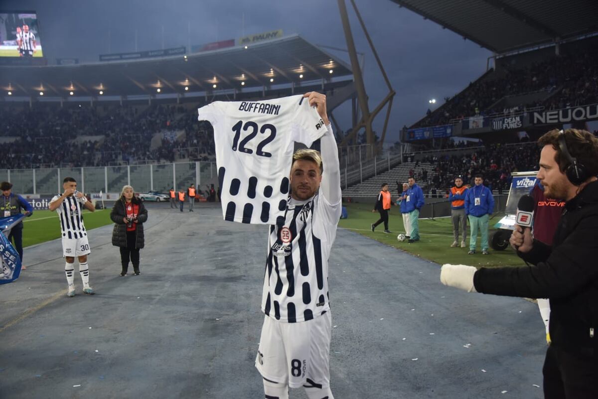 En fotos: a pura emoción, la despedida de Talleres a Julio Buffarini