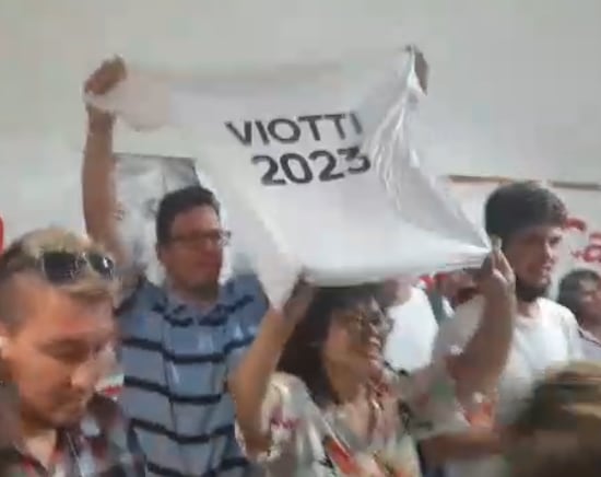 Ya hay remera: Viotti 2023