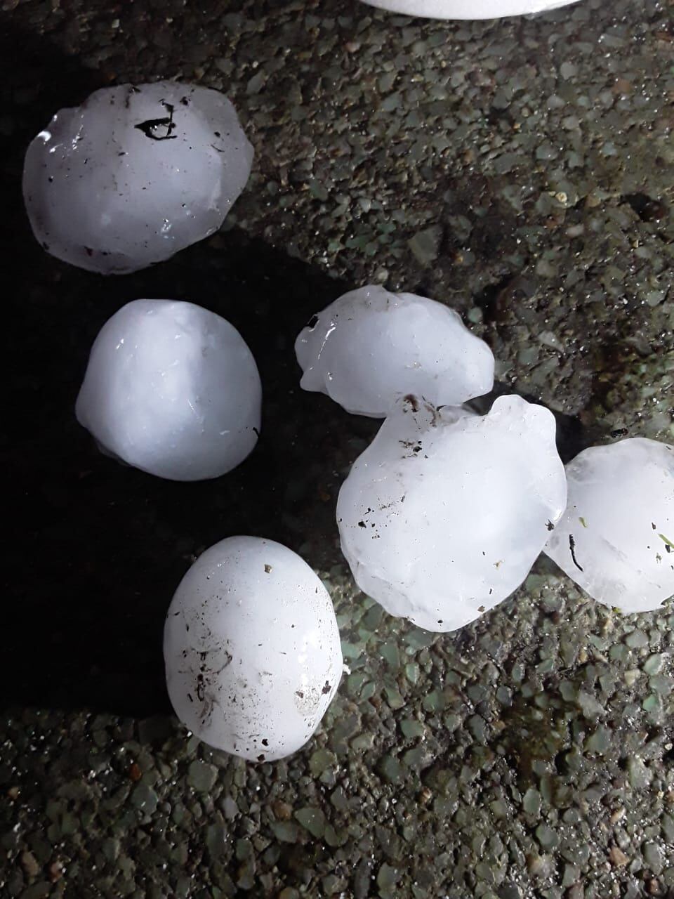 Granizo cerca de Río Cuarto, entre Espinillos y Las Higueras. (Twitter / @SilvioArnaudoOK)