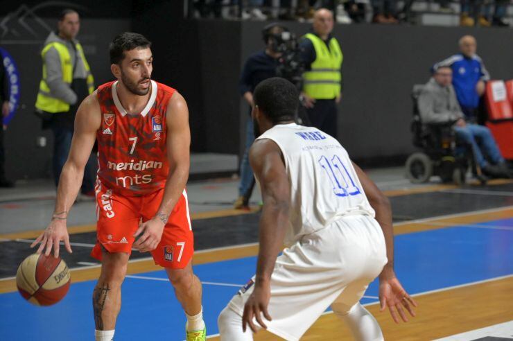 Facundo Campazzo jugó un gran partido por la Liga Adriática ABA con victoria de Estrella Roja de visitante ante Skope de Macedonia. (Liga ABA)