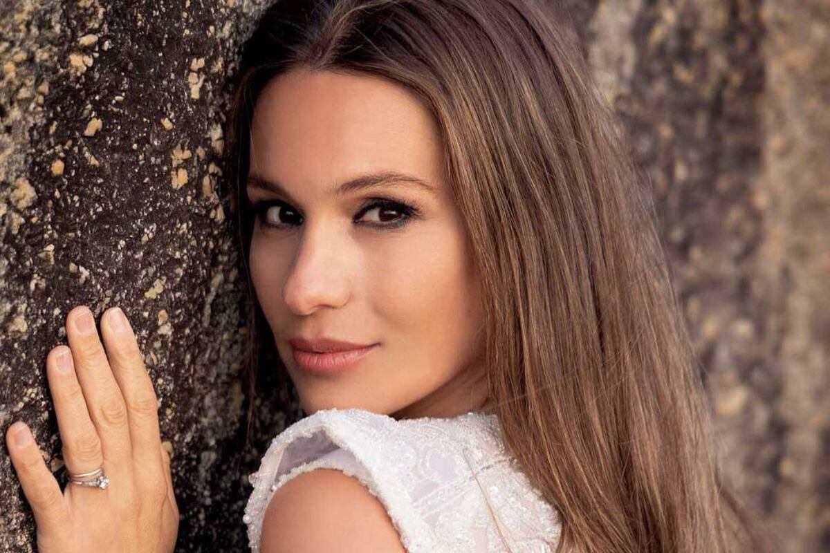 Como una diosa griega, Pampita encendió Instagram con un vestido total black ajustado al cuerpo