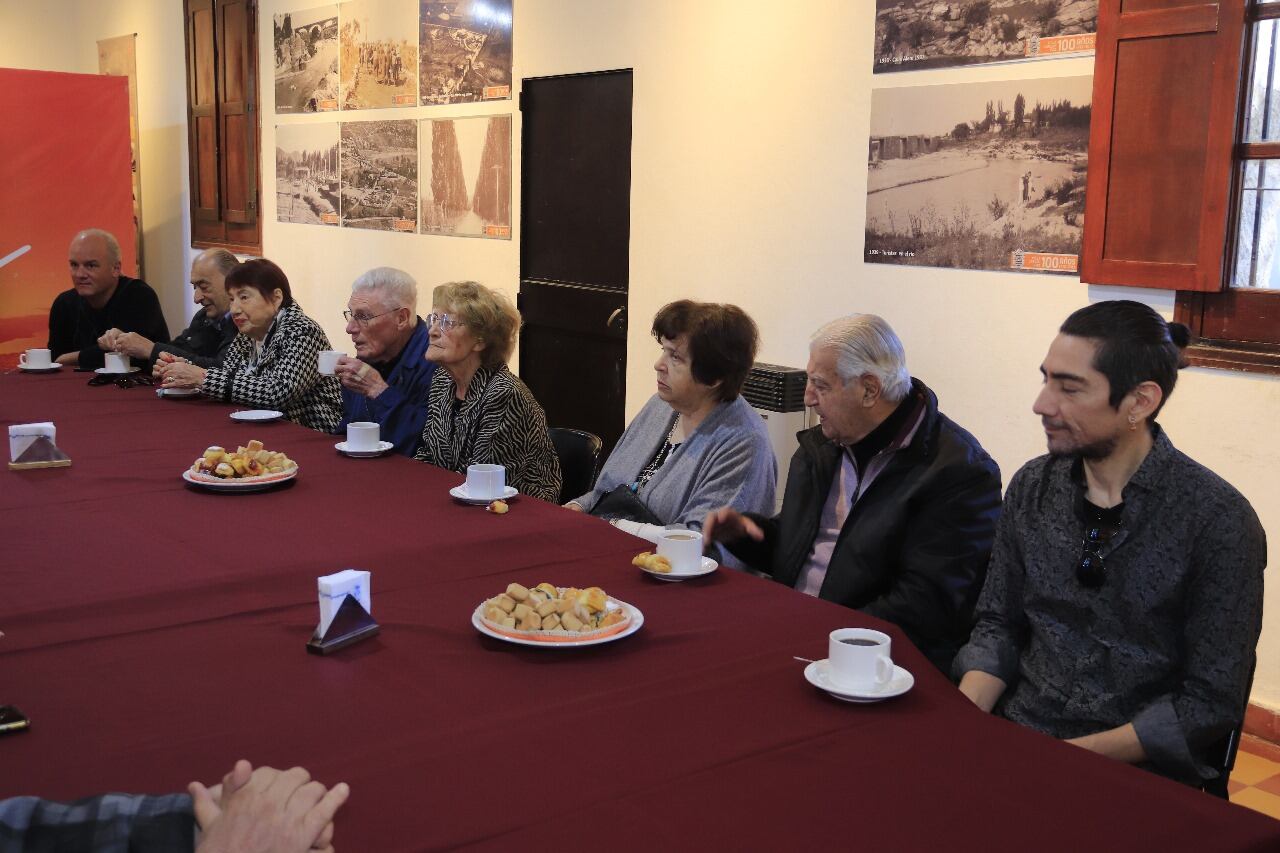 Desayuno por la identidad de Carlos Paz