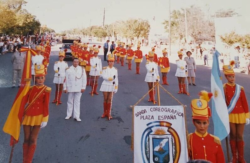 Colorinches tresarroyenses: Banda Coreográfica Plaza España