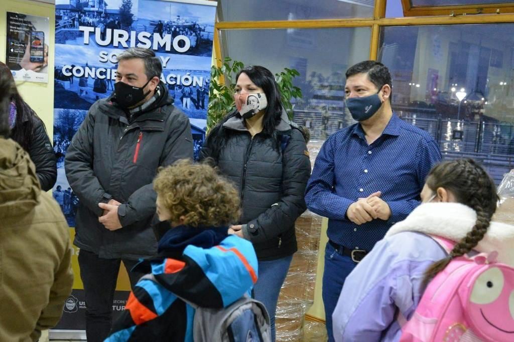 Estudiantes de Tolhuin recorrieron la ciudad en el marco del programa "Turismo Social y Concientización".