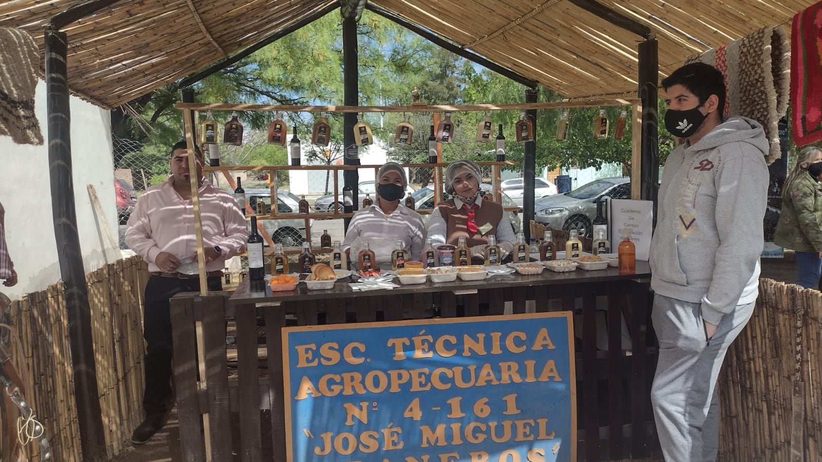 Stand del colegio en la edición anterior del concurso.