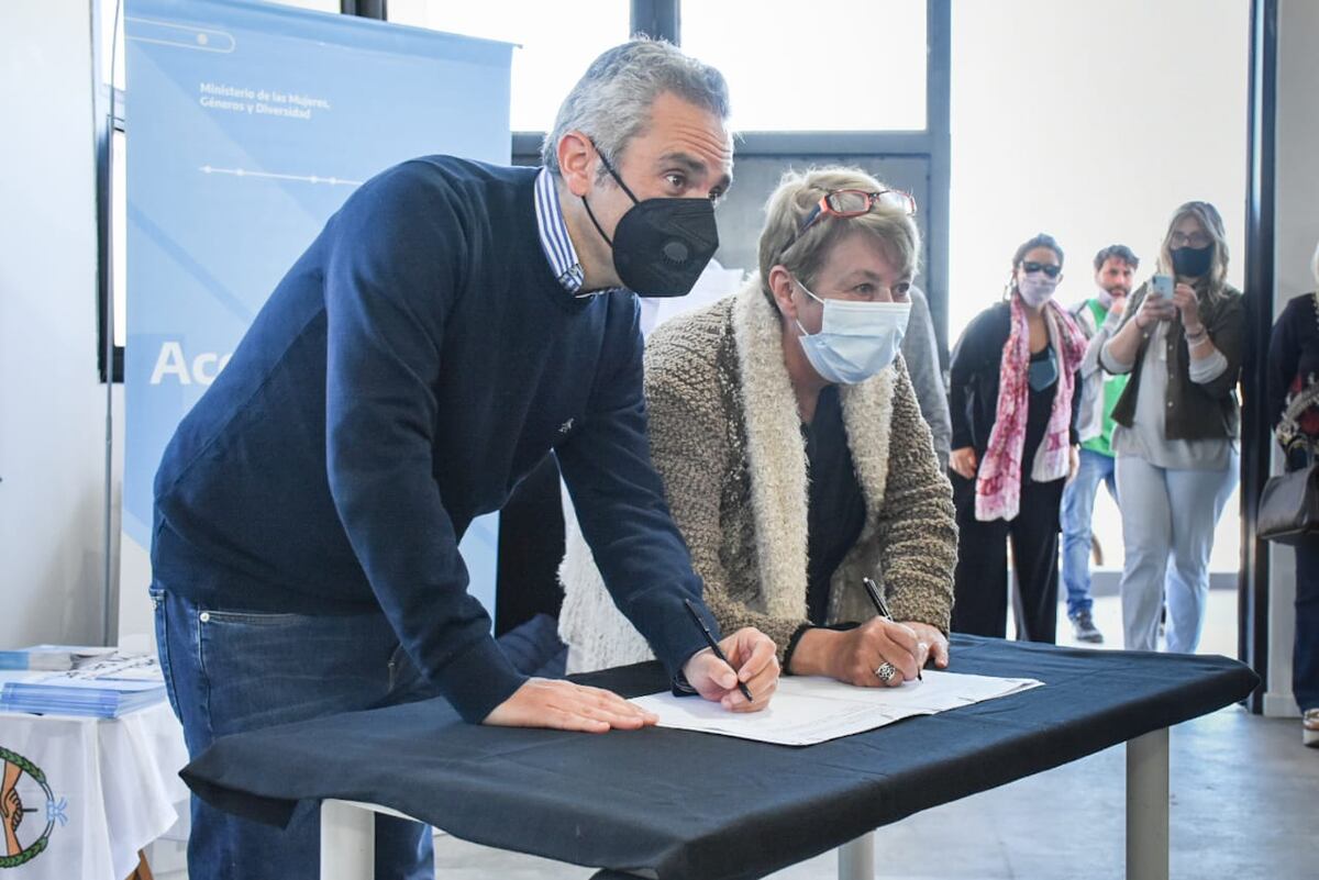 Acuerdo de financiamiento en Tandil por 50 millones de pesos para dar servicios a casas