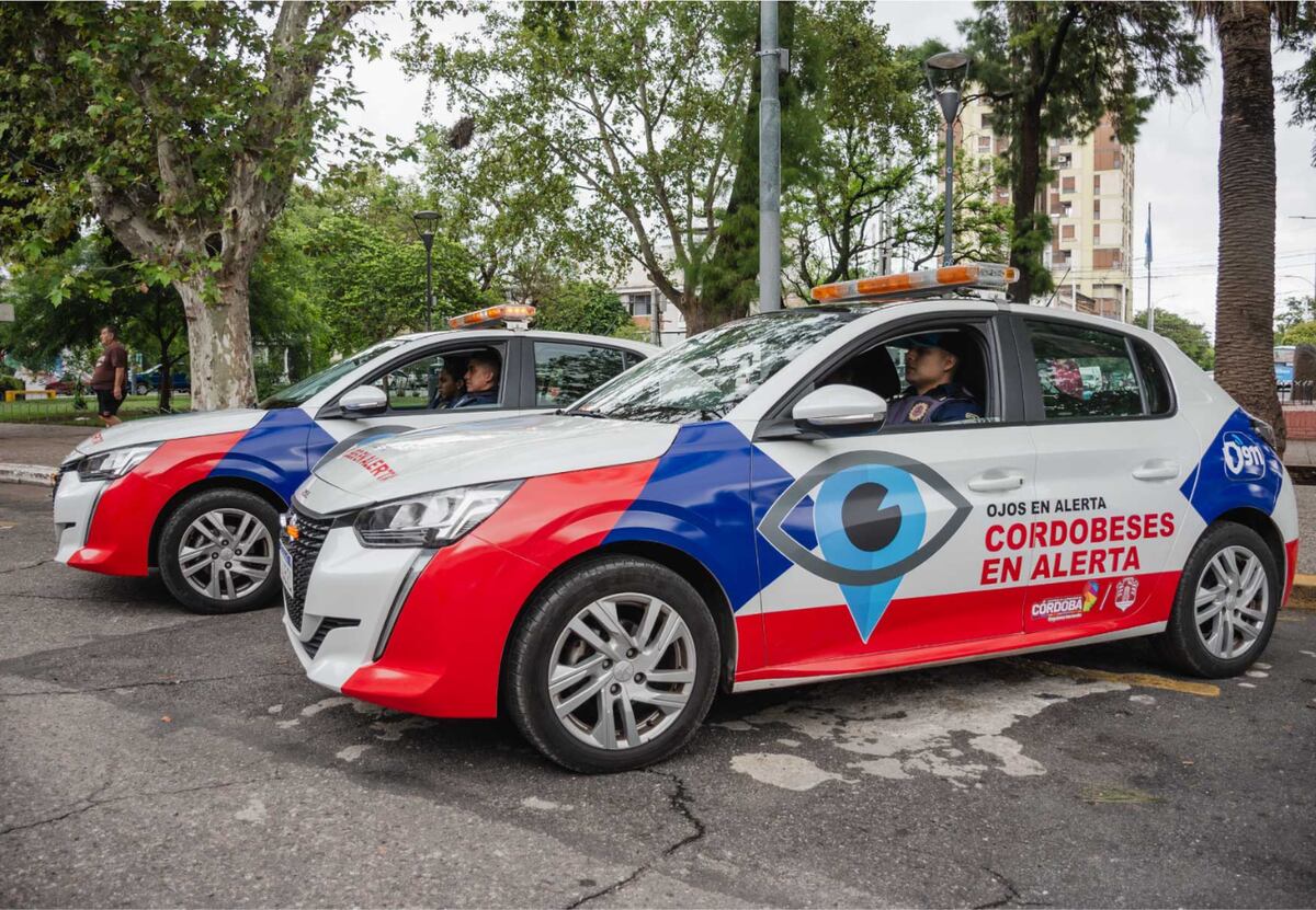 “Mirá cómo dan el ejemplo”: captaron un móvil policial que cometió una infracción en Córdoba