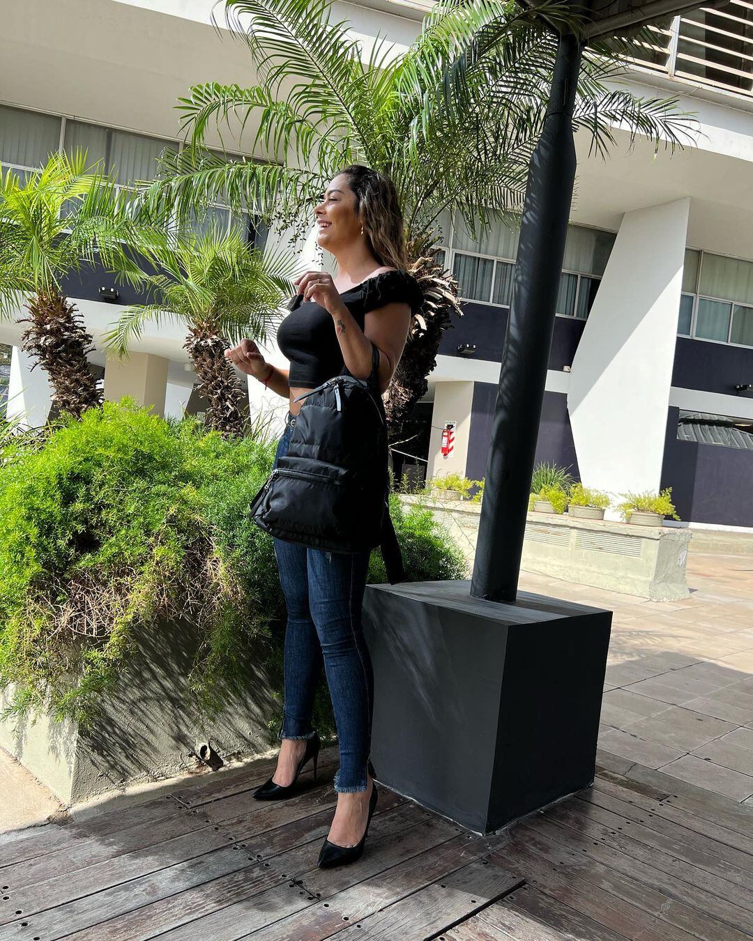 Larissa Riquelme se puso los tacones y conquistó corazones con un increíble look estilo casual.