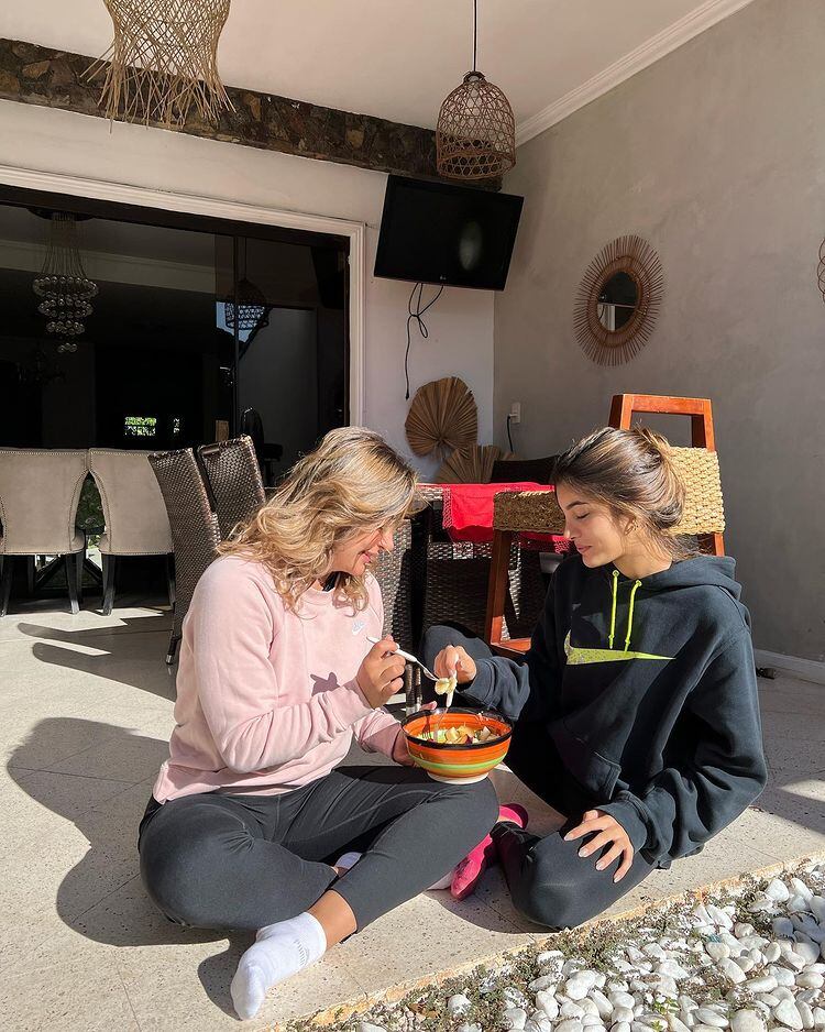 Larissa Riquelme junto a su sobrina, Nayeli Portillo.