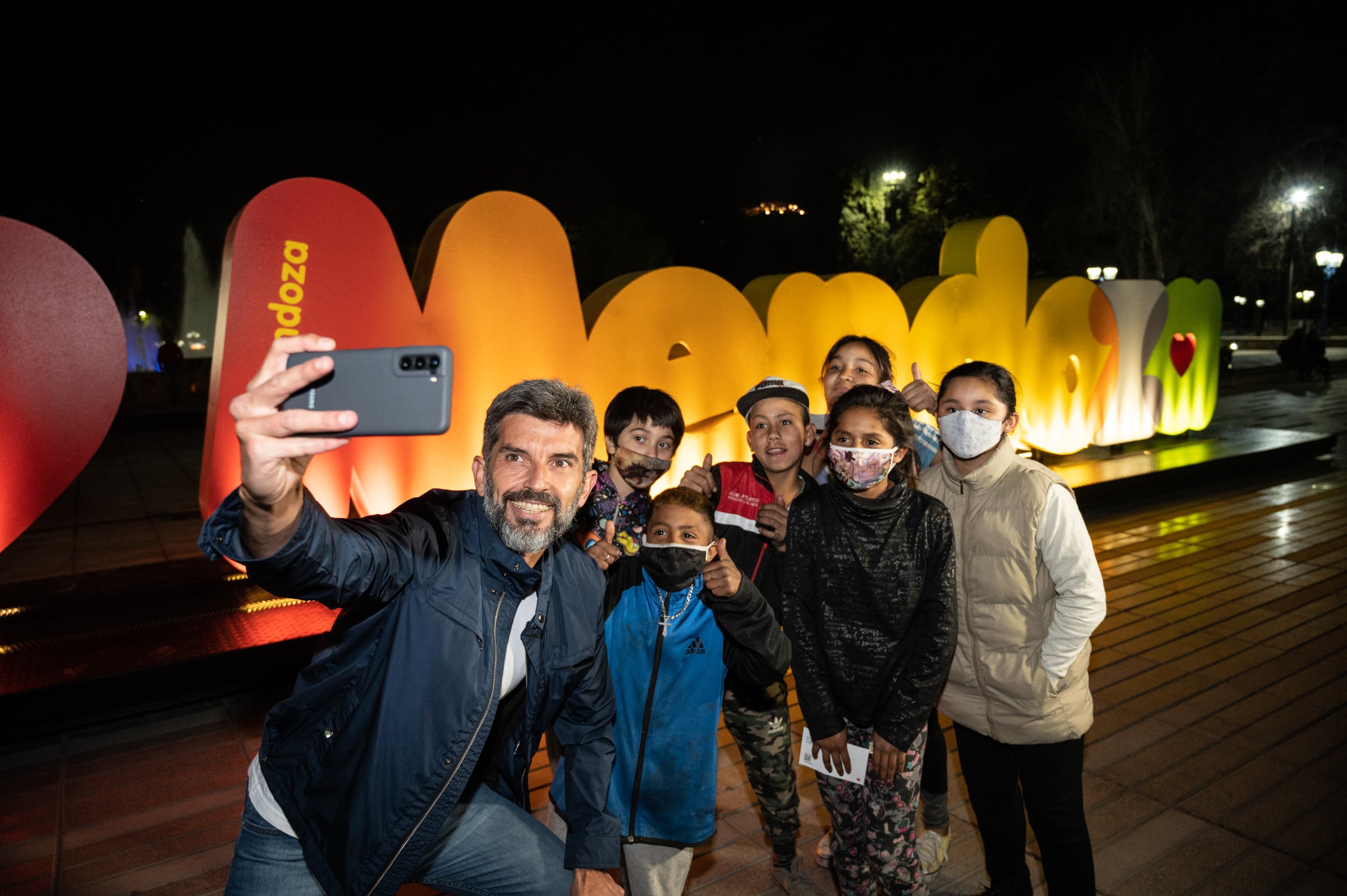 El intendente de la Ciudad de Mendoza, Ulpiano Suárez participó de la inauguración del primer cartel corpóreo de la Ciudad de Mendoza.