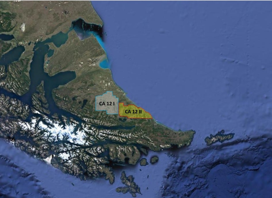 El área CA 12 está comprendida dentro de lo que se conoce como "Cuenca Austral" y es una cuenca con potencial productivo de petróleo y gas. La cuenca se extiende en la zona norte de la provincia, tanto en tierra como en mar, sobre el lecho marino este y noreste de la provincia.