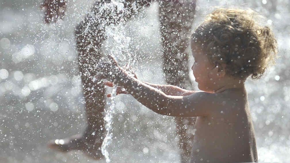 CALOR. Sugerencias para cuidar a los niños frente a las altas temperaturas.