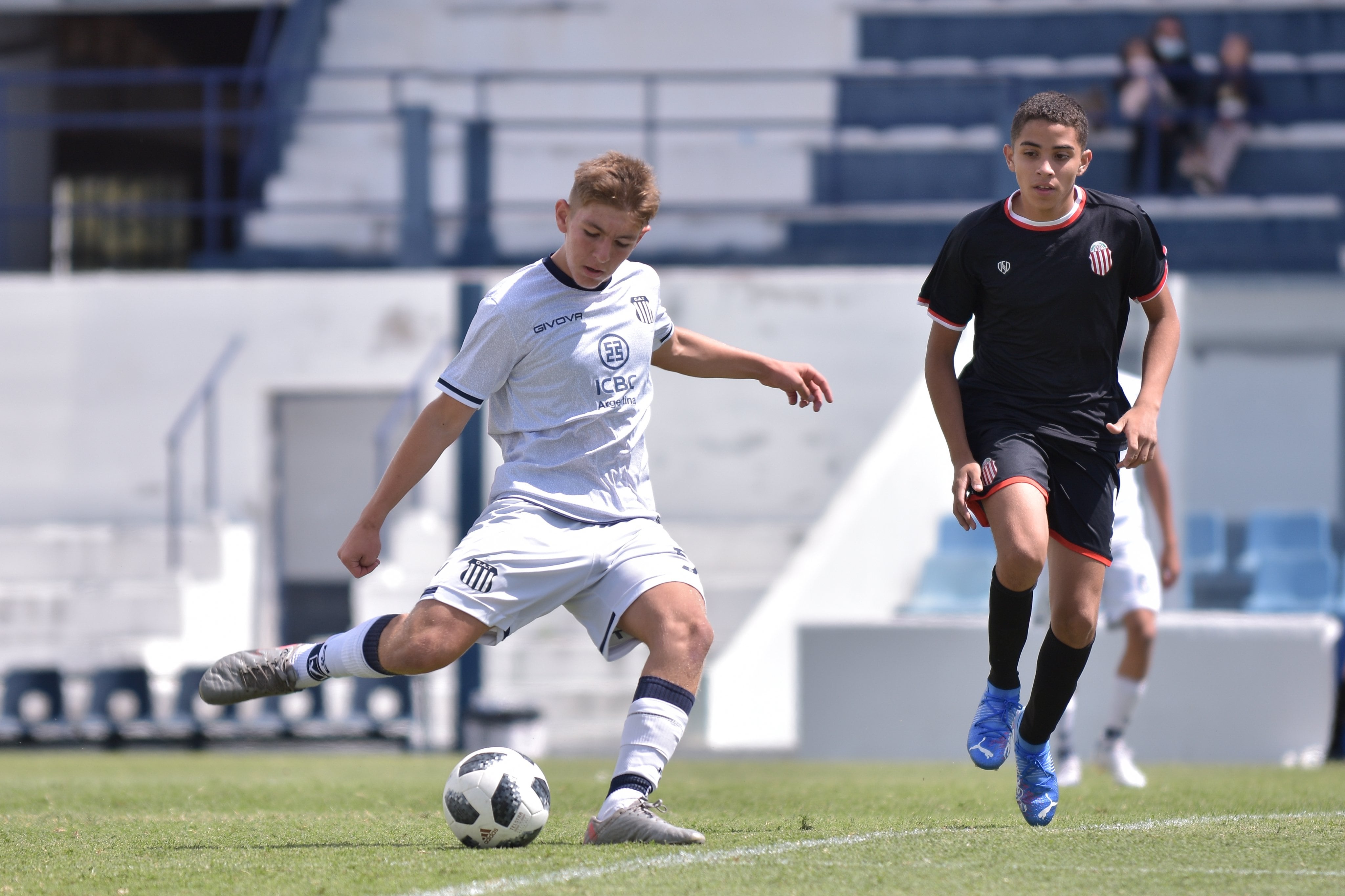 Postal de uno de los partidos de divisiones inferiores entre Talleres y Barracas Central. (Prensa Talleres)