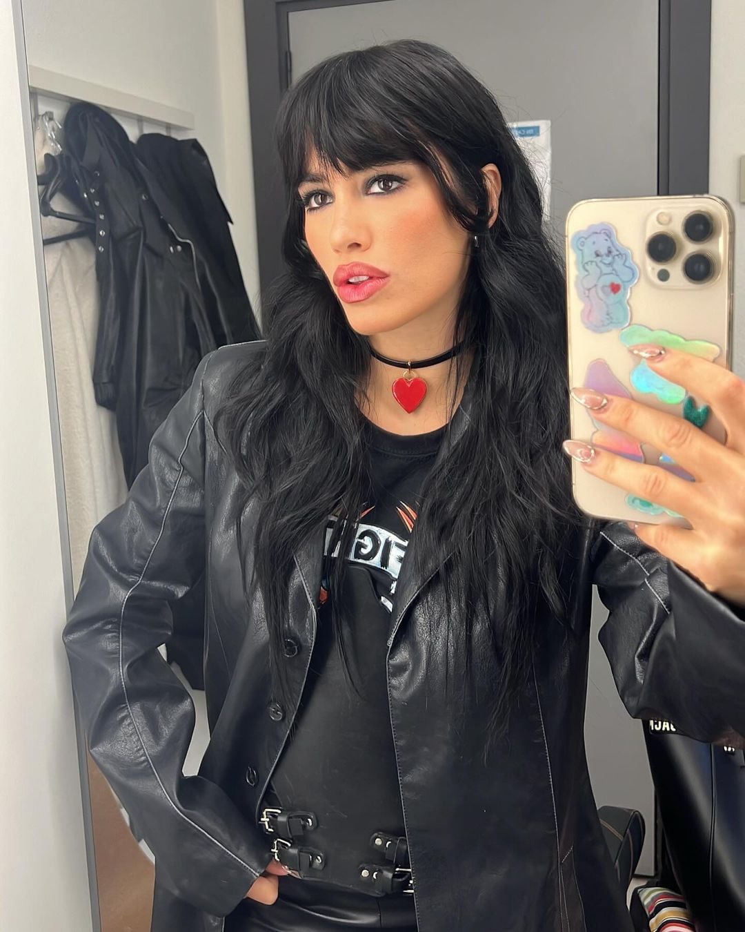 Lali Espósito sorprendió desde España con su cambio de look ultra rockero