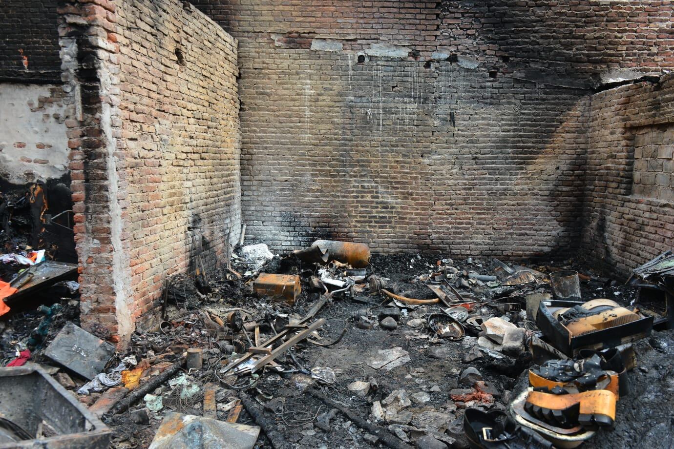 Córdoba. Una familia perdió todo por un incendio en barrio Talleres Oeste  (José Hernández/ LaVoz).