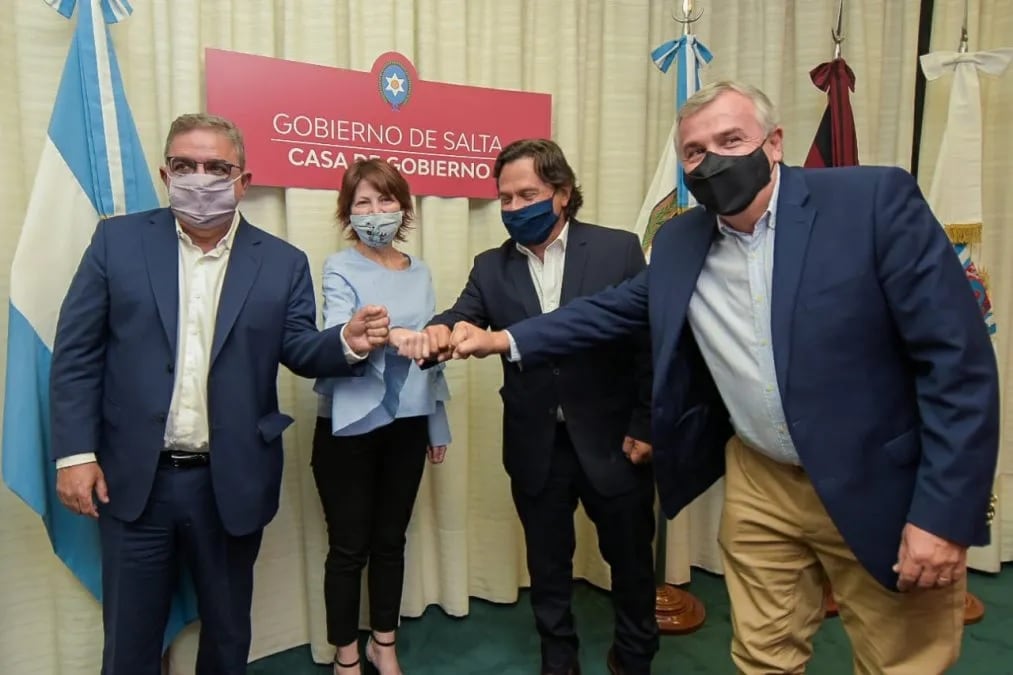 Jalil, Batakis, Sáenz y Morales en el corolario de la reunión en la que Jujuy, Salta y Catamarca constituyeron la Mesa del Litio, para fomentar inversiones y propiciar la creación de empleo.