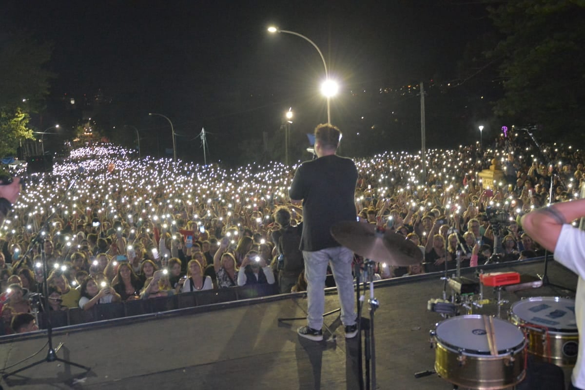 Así fue el masivo recital por los 200 años de Tandil de Los Totora