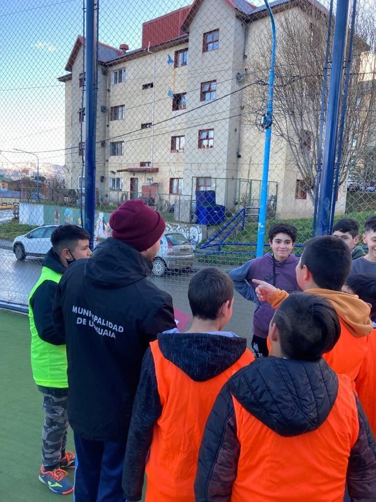 Todos los que deseen participar, pueden hacerlo, acercándose al complejo deportivo de las 245 viviendas.