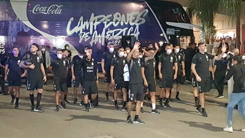 La Selección Argentina fue bien recibida por la gente en Córdoba. 