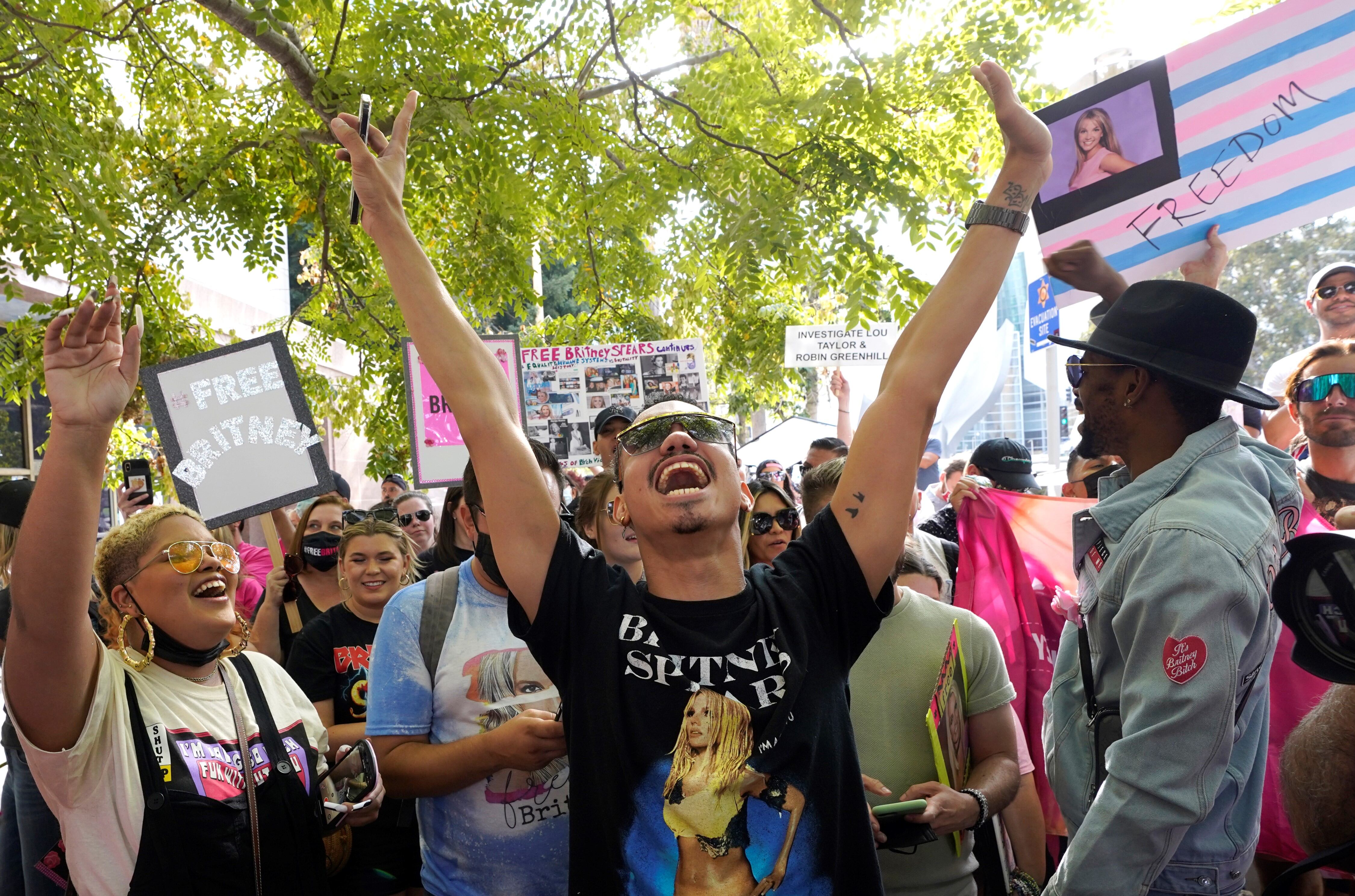 Britney Spears se libró de la tutela de su padre y sus fans celebraron en las calles (AP).