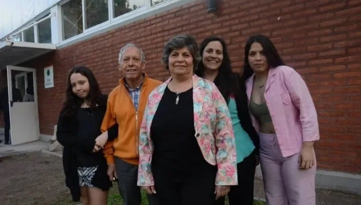 María Teresa junto a su familia.