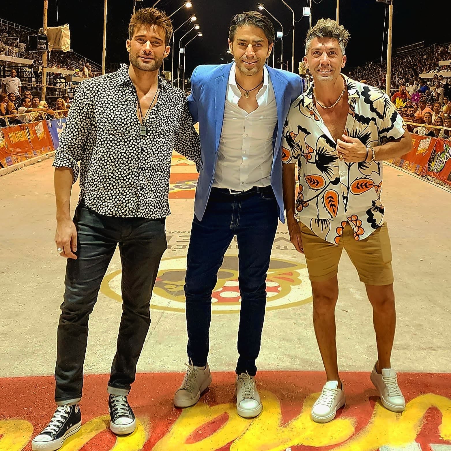 Rodrigo Guirao Díaz, y Emiliano Rella y Alejandro Cupito en el Carnaval de Gualeguaychú.