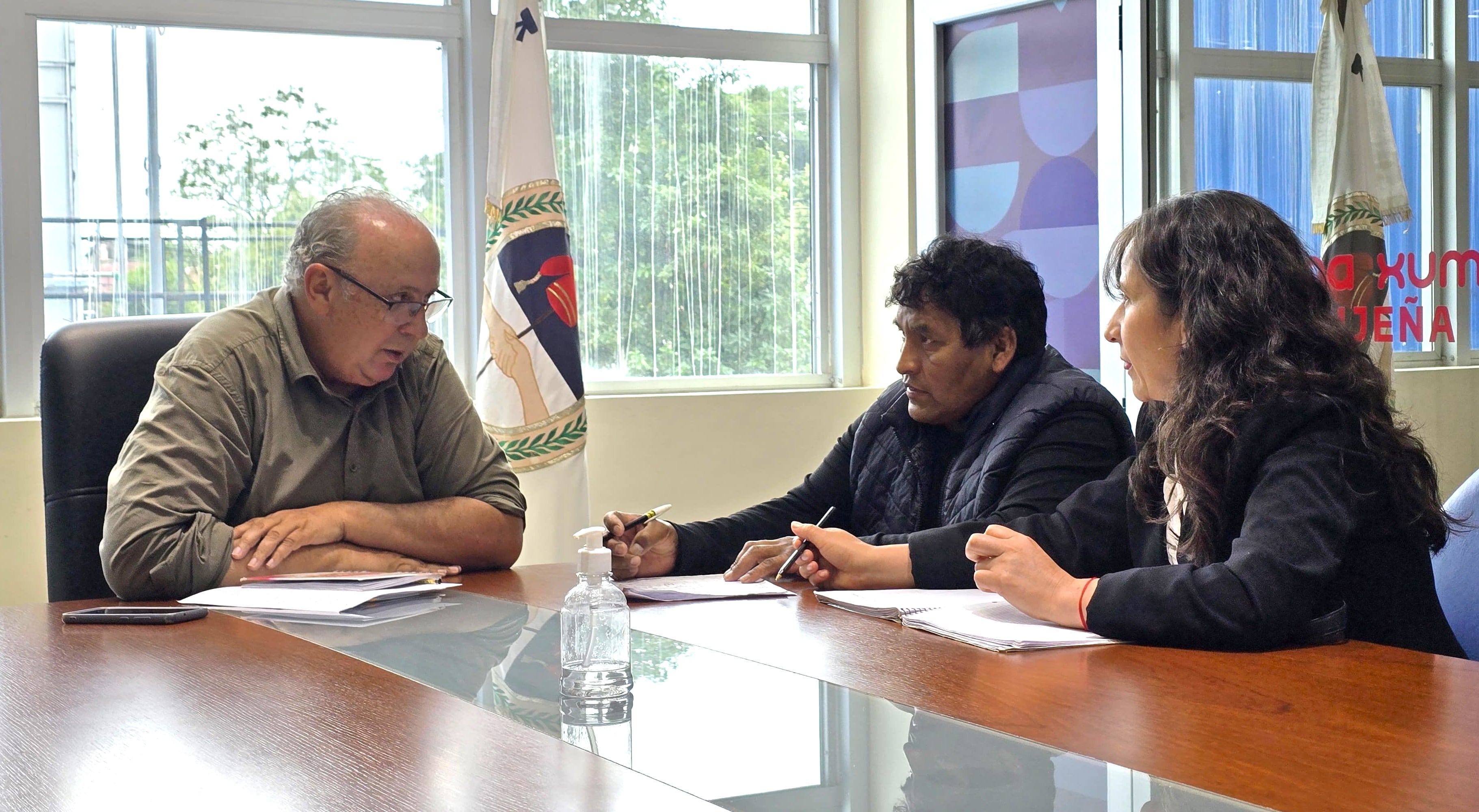 Los representantes de los vecinos  del sector B3 del barrio Alto Comedero, de San Salvador de Jujuy, fueron recibidos personalmente por el presidente de Agua Potable, Juan Carlos García.