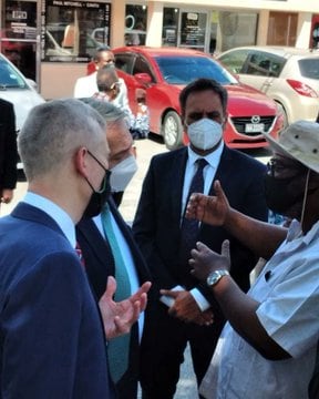 Juan Cabandié y Alberto Fernández en Barbados con la Primera Ministra.