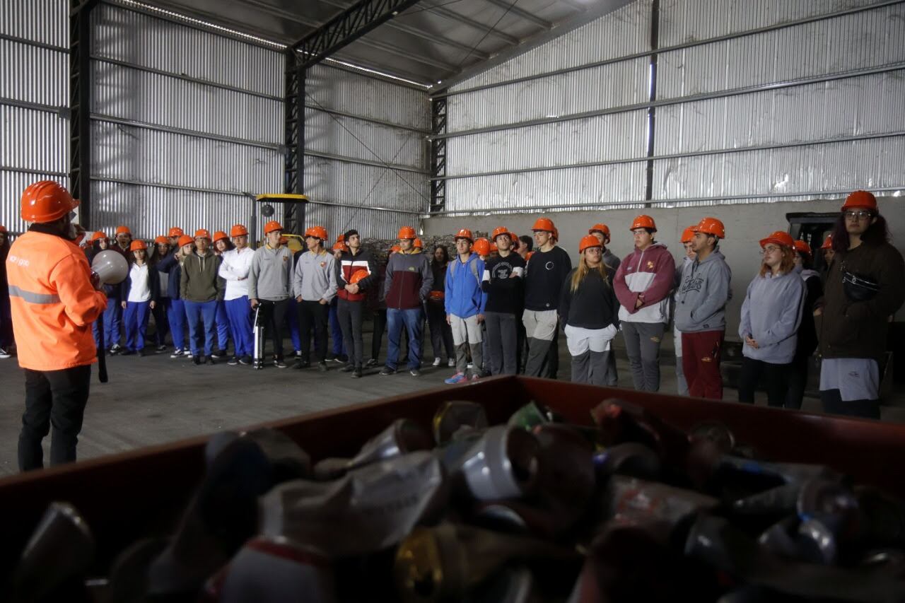 Estudiantes en el Centro Ambiental Modelo