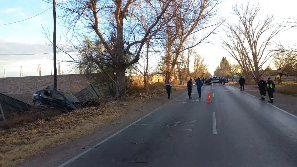 Accidente fatal en Guaymallén: dos hombres murieron tras impactar contra un poste