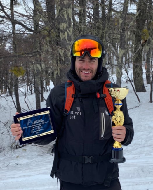 Uno de los premios que recibió Lucas por su desempeño en una competencia.