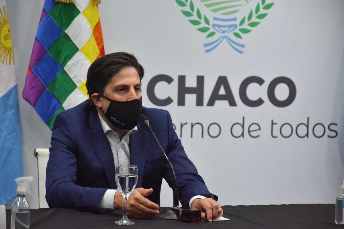Trotta en su visita al Chaco dijo que “vinimos a construir los consensos que nos permitan maximizar una presencialidad segura en las aulas”